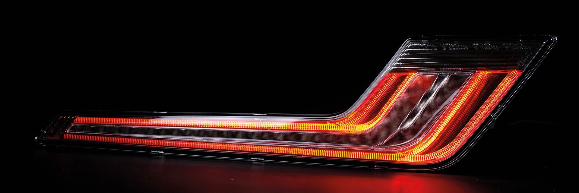 Full-LED Tail Light with Dynamic Indicator